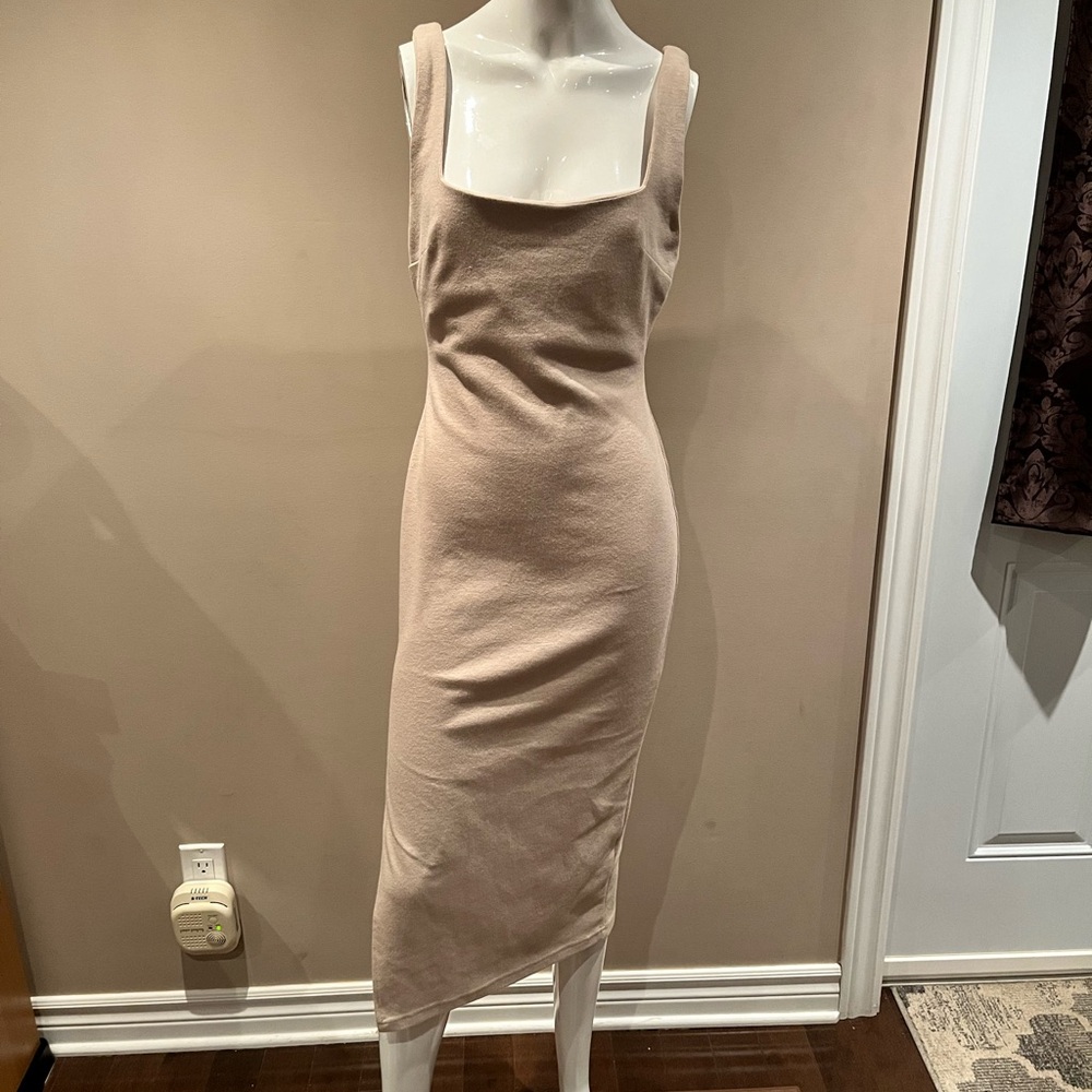 Elegant Beige Sleeveless Dress